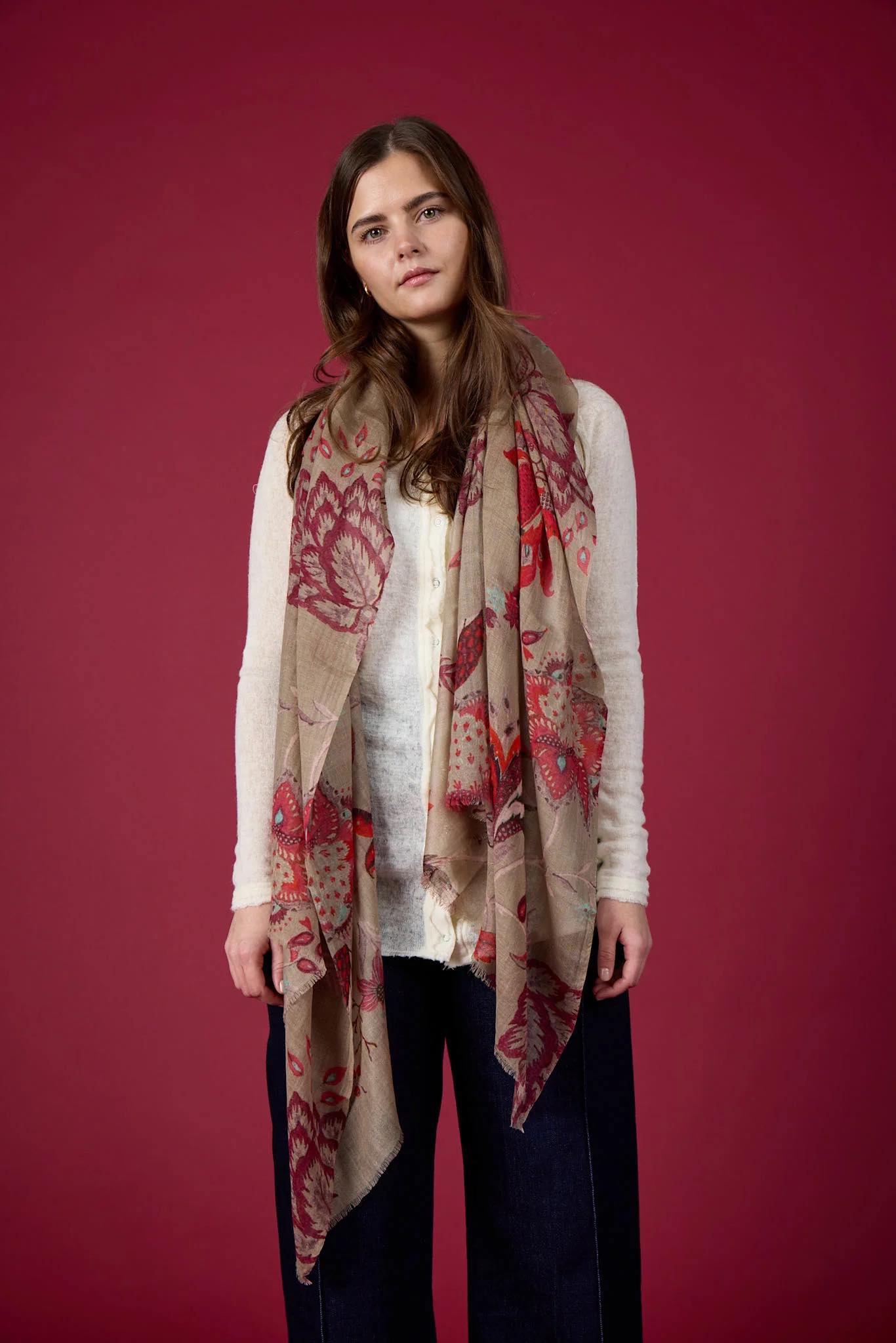 Vintage Flower tørklæde til hende. Uld og silke. Beige og rød. Bella Ballou