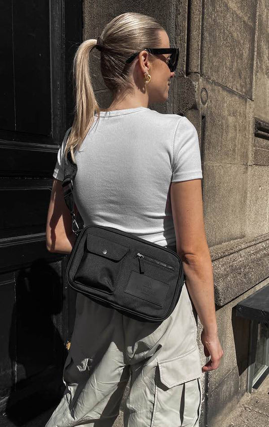DarlaMBG Umhängetasche. Medium. Schwarz. 100 % recyceltes Polyester. Markberg