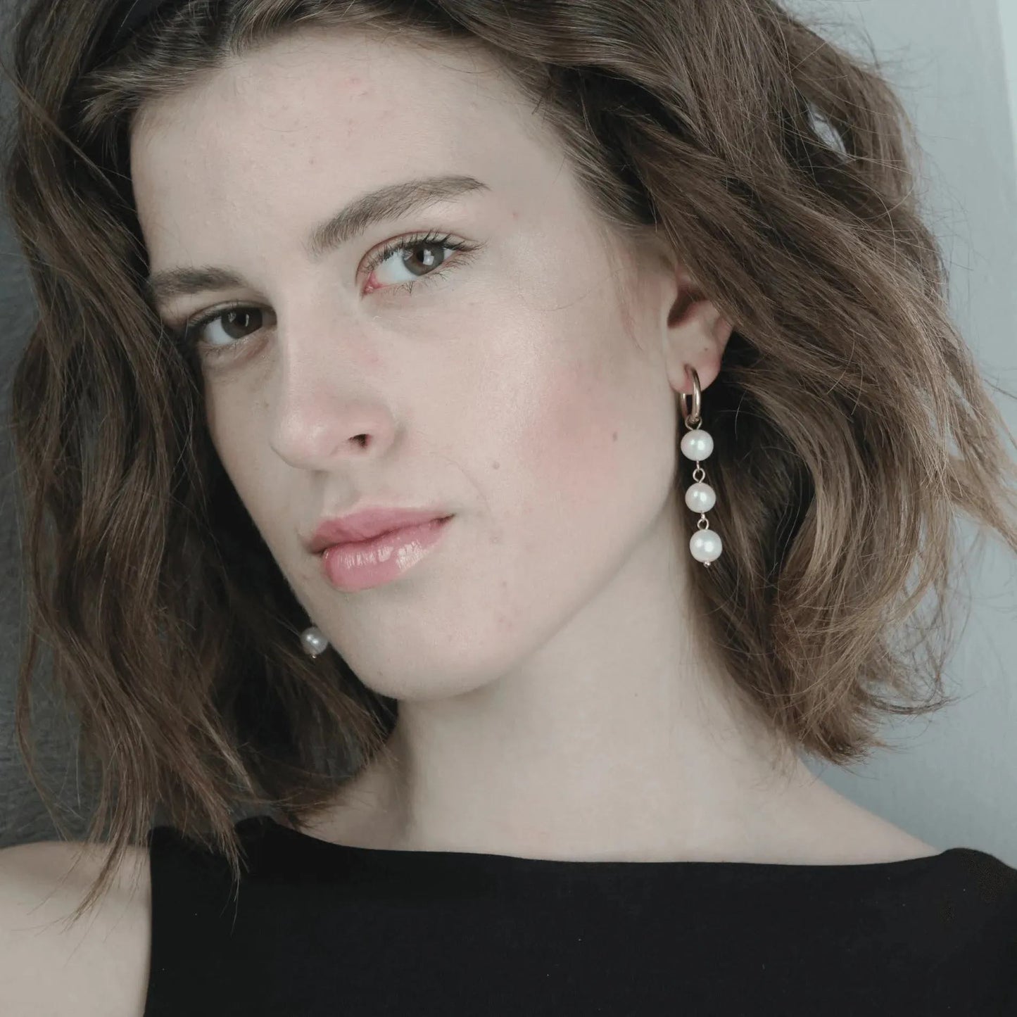 Joy Ohrringe mit langer Perlenkette. 18 Karat vergoldet. Dansk Copenhagen